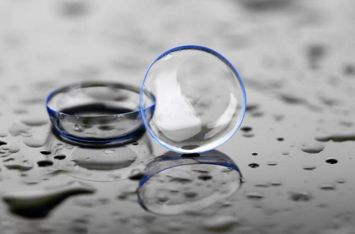 戴隱形眼鏡的危害有哪些？遇到什么情況不要戴隱形眼鏡？